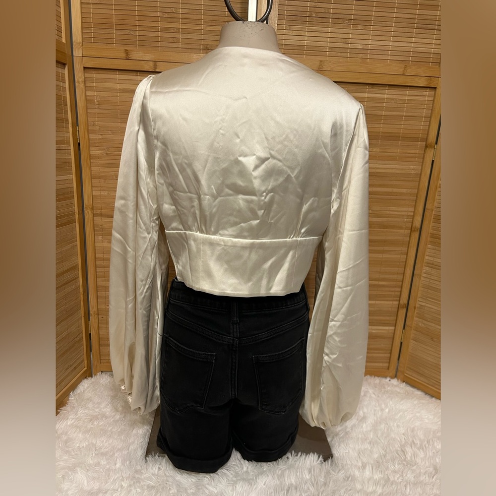 Meshki cream satin cropped blouse puff sleeves button up v-neck top shirt large - Picture 5 of 9